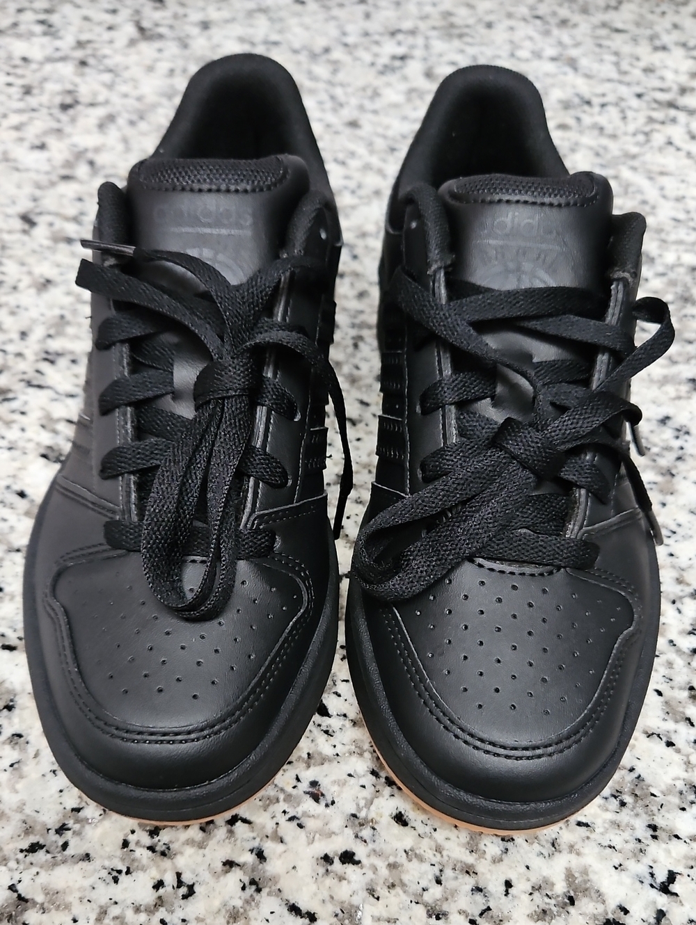 ADIDAS SNEAKER, BIG BOY SIZE 5
